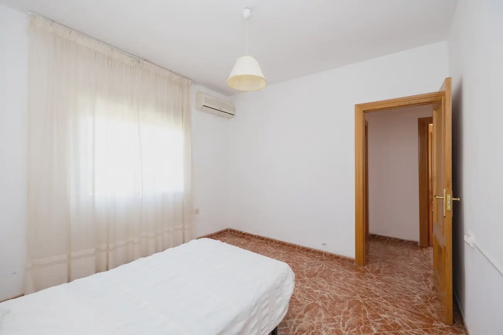 5 slaapkamer Villa te koop in Otura met zwembad garage - € 420.000 (Ref: 9837680)