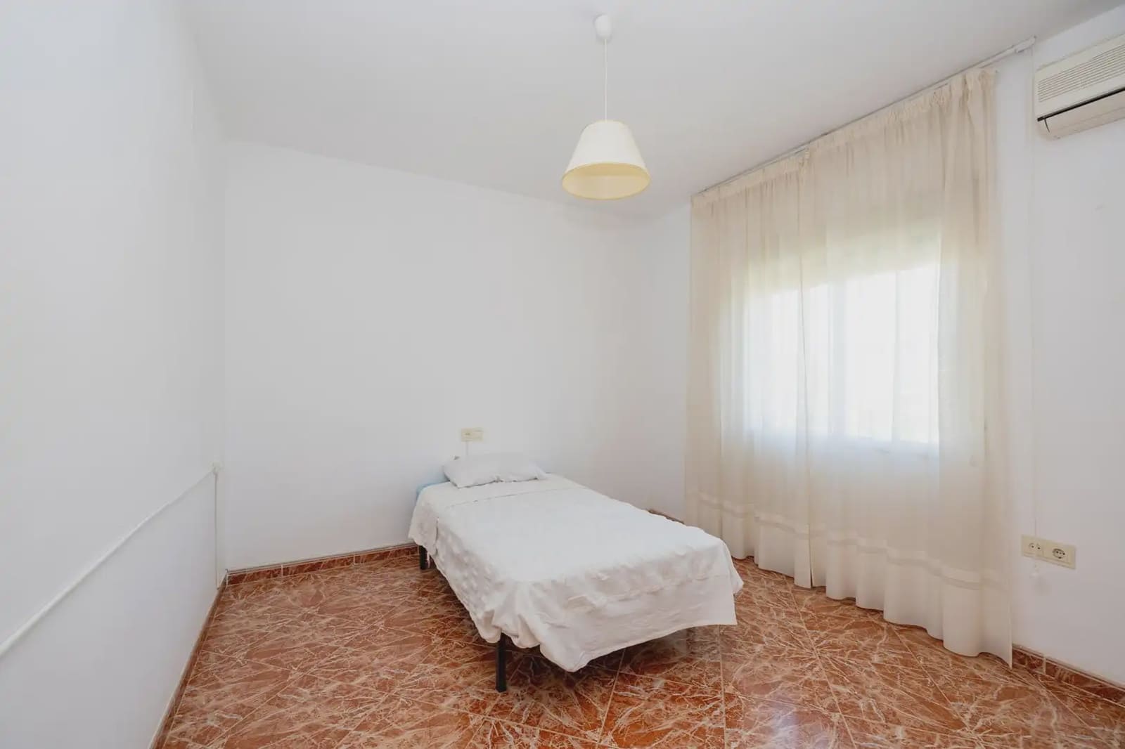 5 slaapkamer Villa te koop in Otura met zwembad garage - € 420.000 (Ref: 9837680)
