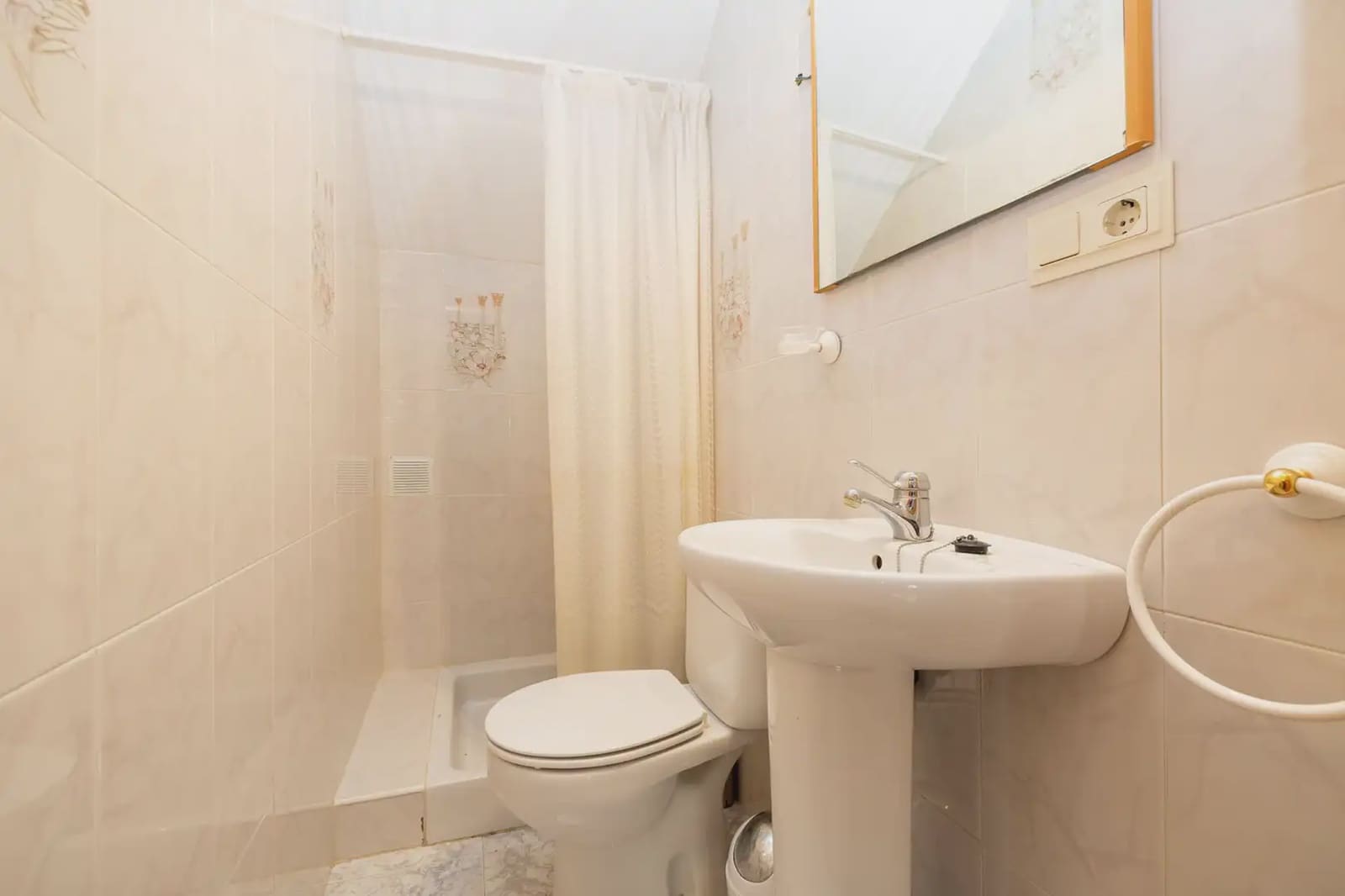 5 slaapkamer Villa te koop in Otura met zwembad garage - € 420.000 (Ref: 9837680)