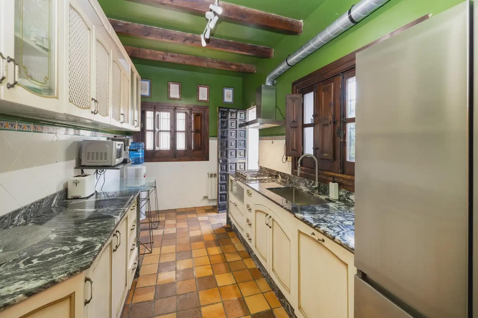 Moradia para venda em Ogijares com piscina garagem - 749 000 € (Ref: 9837681)