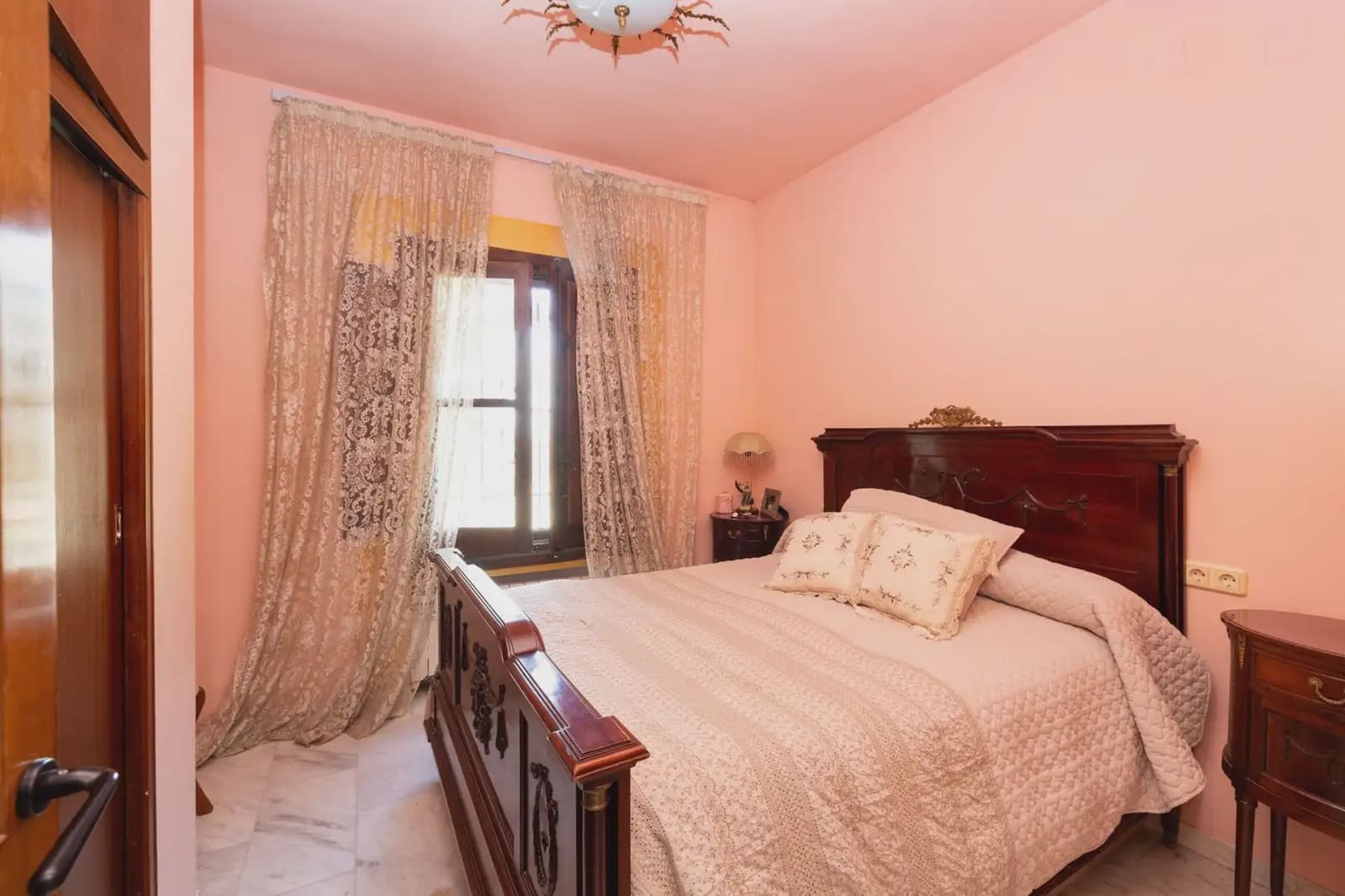 Moradia para venda em Ogijares com piscina garagem - 749 000 € (Ref: 9837681)