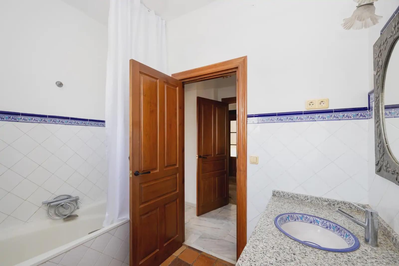 Moradia para venda em Ogijares com piscina garagem - 749 000 € (Ref: 9837681)