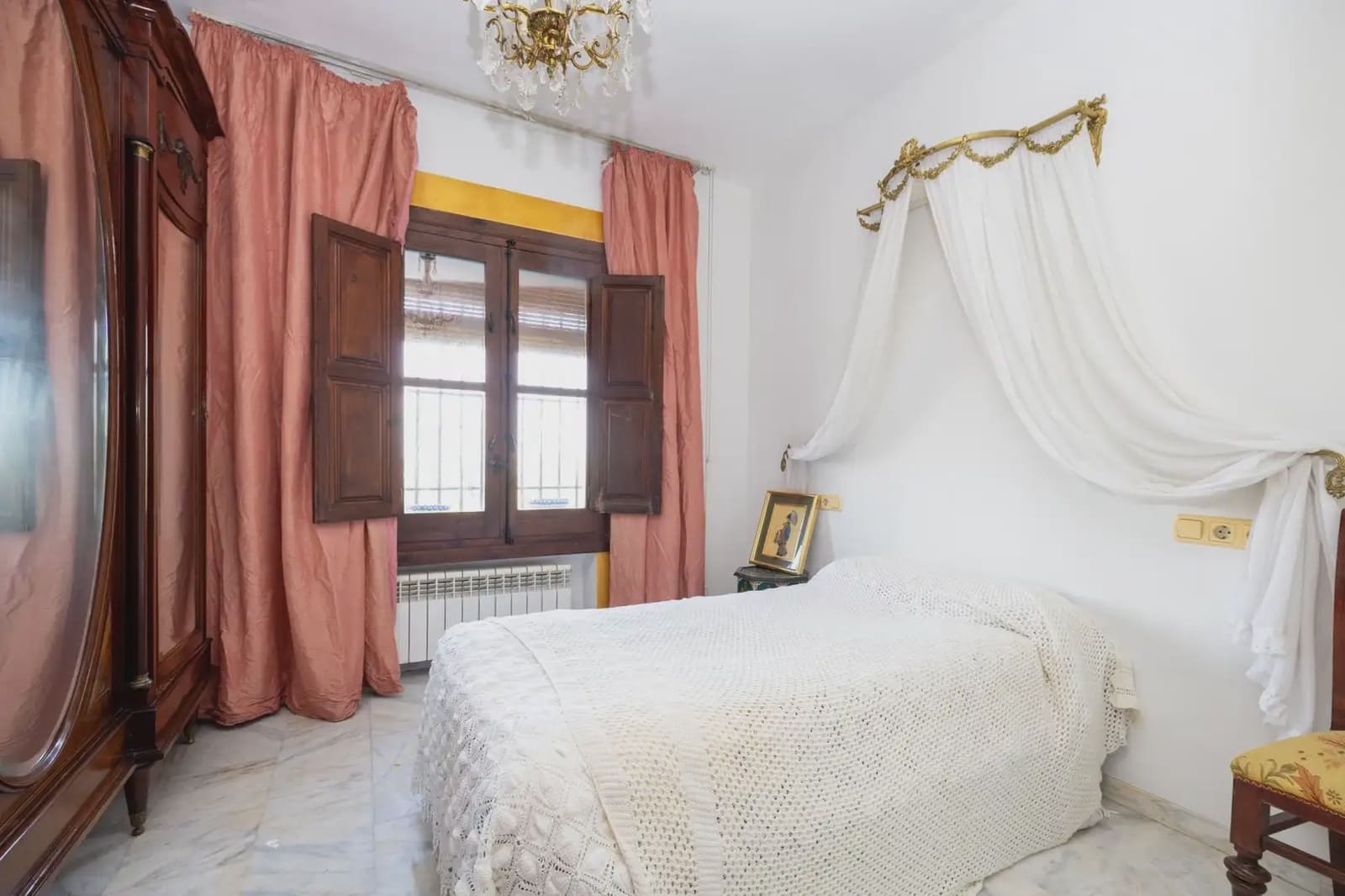 Moradia para venda em Ogijares com piscina garagem - 749 000 € (Ref: 9837681)