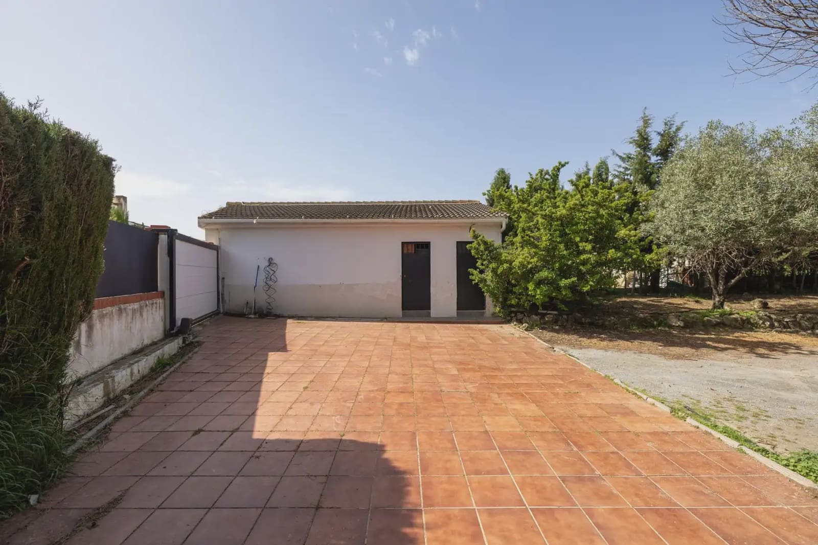 Moradia para venda em Ogijares com piscina garagem - 749 000 € (Ref: 9837681)