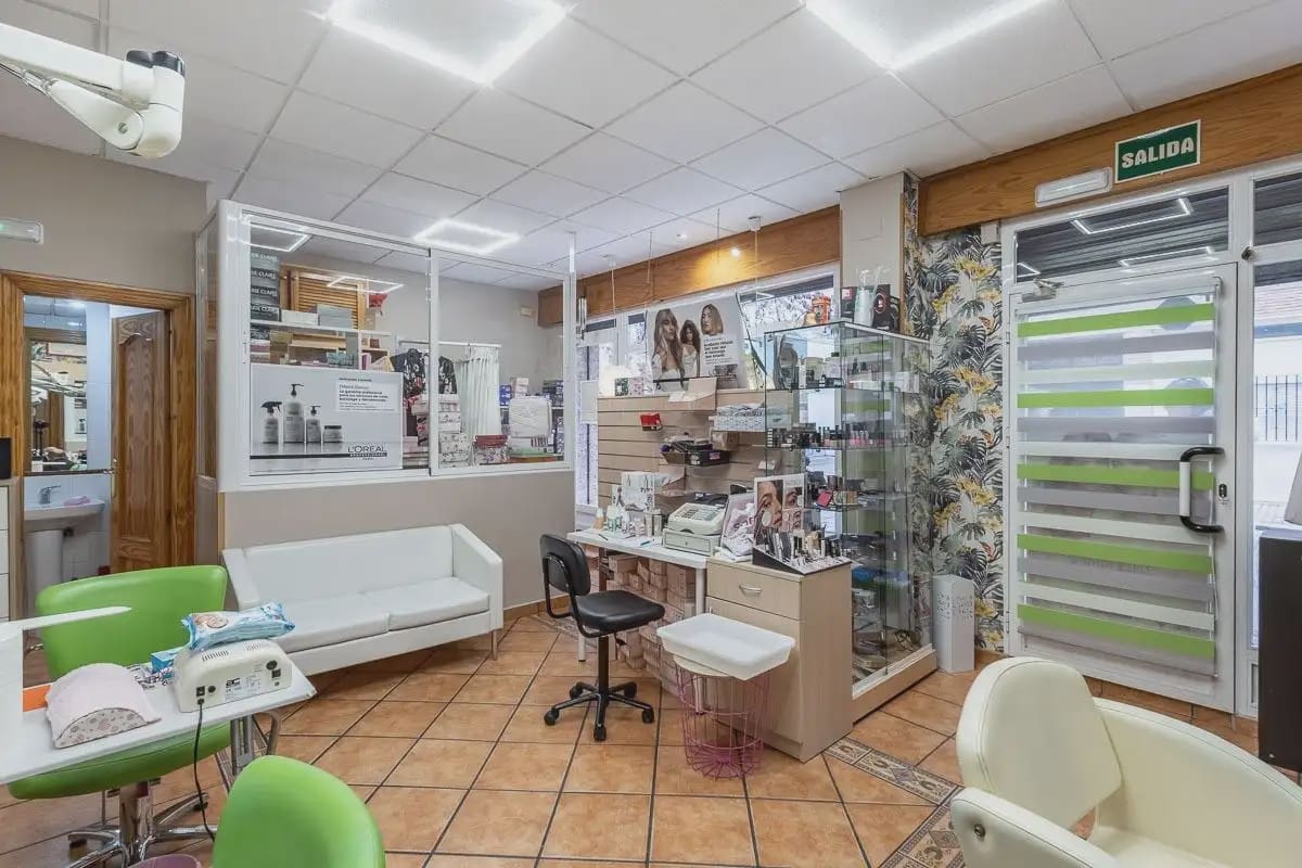 Local Comercial en Granada ciudad en venta - 129.000 € (Ref: 9837684)