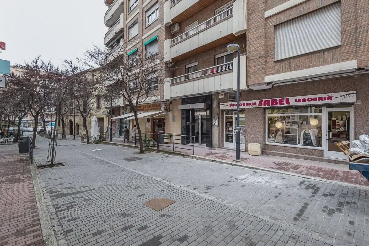 Local Comercial en Granada ciudad en venta - 129.000 € (Ref: 9837684)