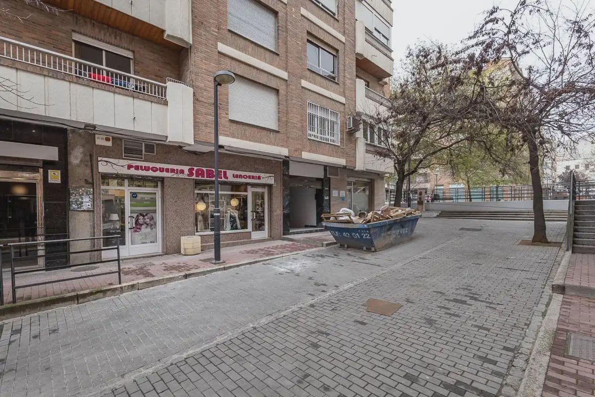 Local Comercial en Granada ciudad en venta - 129.000 € (Ref: 9837684)