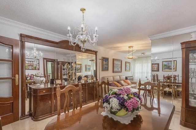 4 quarto Apartamento para venda em Pajaritos - Plaza de Toros, Granada cidade com garagem - 335 000 € (Ref: 9837685)