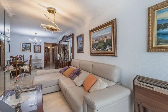 4 quarto Apartamento para venda em Pajaritos - Plaza de Toros, Granada cidade com garagem - 335 000 € (Ref: 9837685)