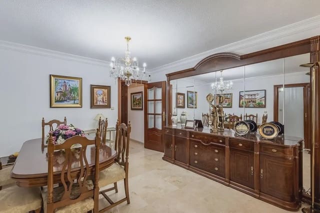 4 quarto Apartamento para venda em Pajaritos - Plaza de Toros, Granada cidade com garagem - 335 000 € (Ref: 9837685)