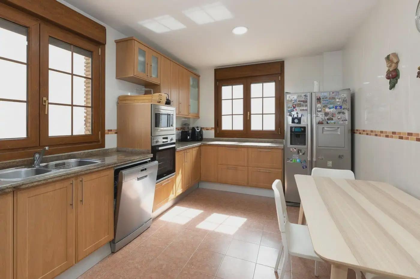 13 bedroom Semi-detached Villa for sale in Huetor Vega with pool garage - € 750,000 (Ref: 9837686)