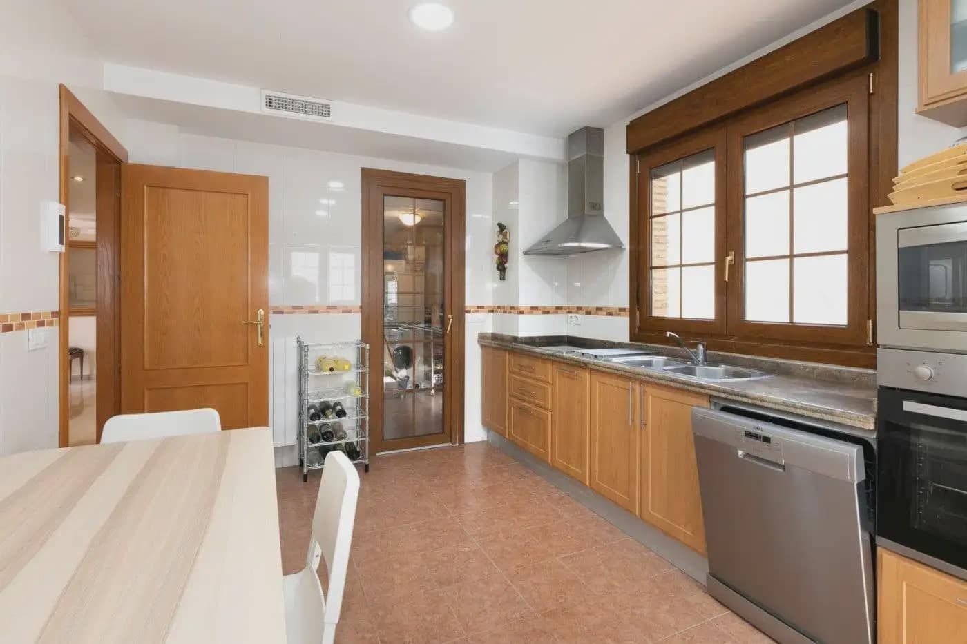 13 bedroom Semi-detached Villa for sale in Huetor Vega with pool garage - € 750,000 (Ref: 9837686)