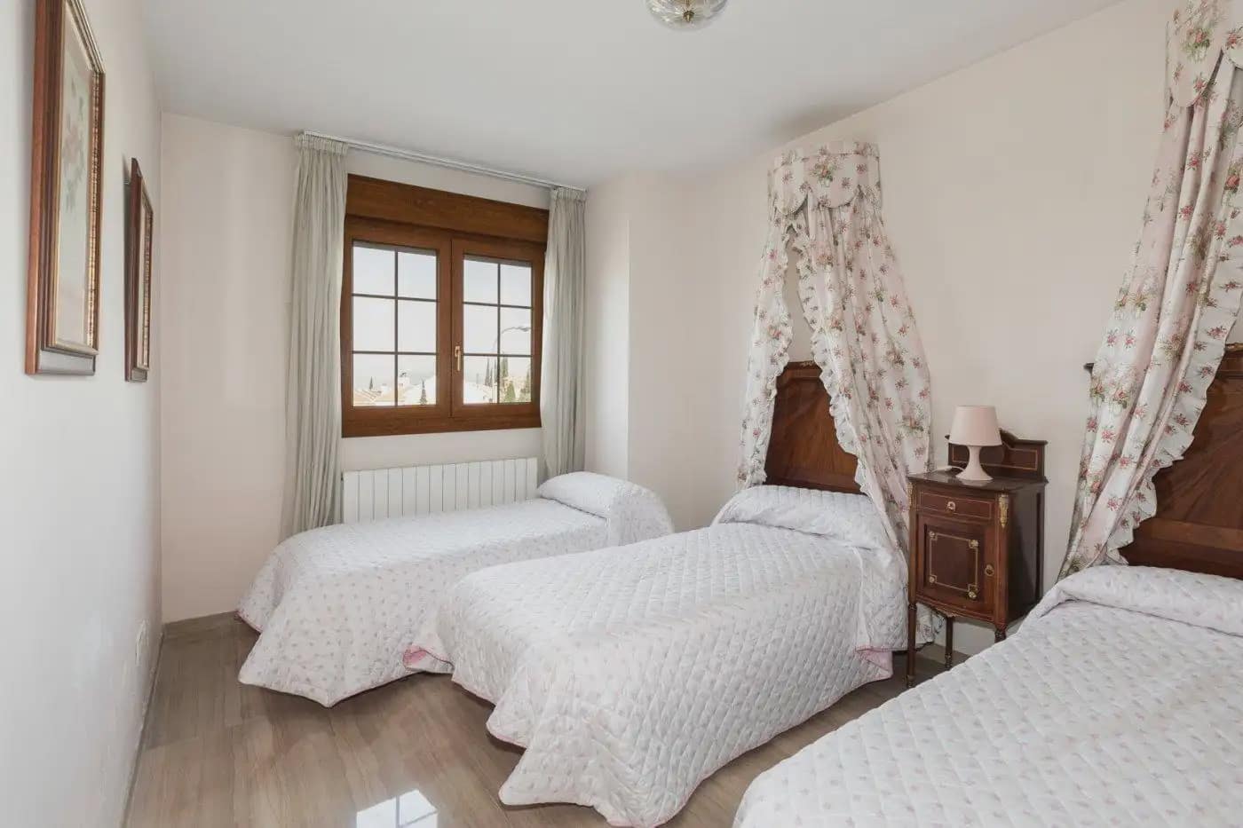 13 bedroom Semi-detached Villa for sale in Huetor Vega with pool garage - € 750,000 (Ref: 9837686)