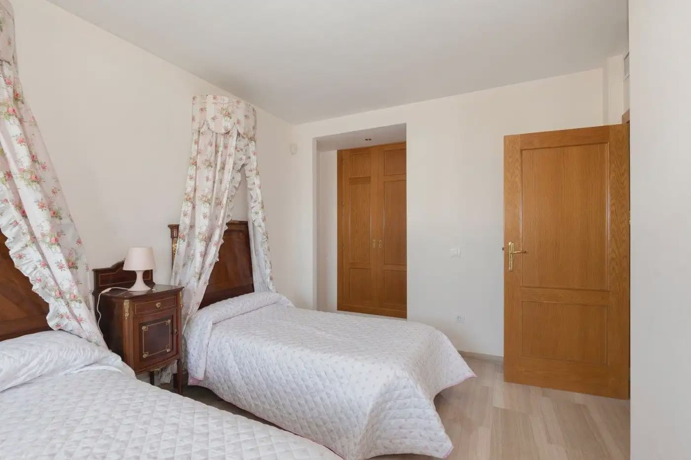 13 bedroom Semi-detached Villa for sale in Huetor Vega with pool garage - € 750,000 (Ref: 9837686)