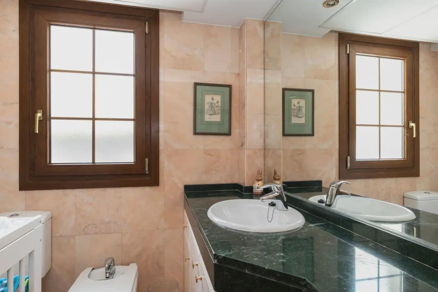 13 bedroom Semi-detached Villa for sale in Huetor Vega with pool garage - € 750,000 (Ref: 9837686)