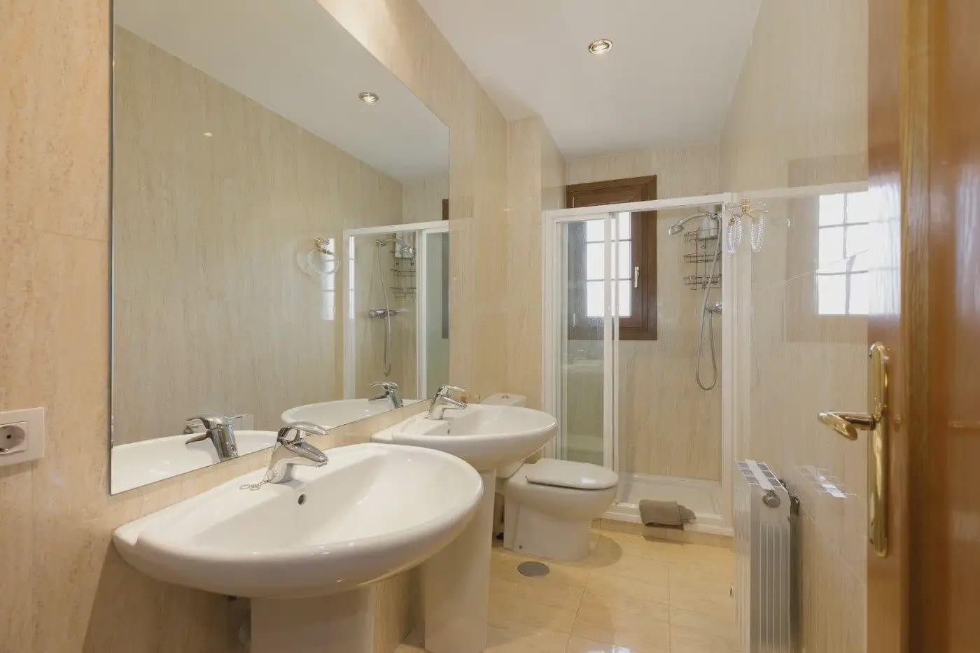 13 bedroom Semi-detached Villa for sale in Huetor Vega with pool garage - € 750,000 (Ref: 9837686)