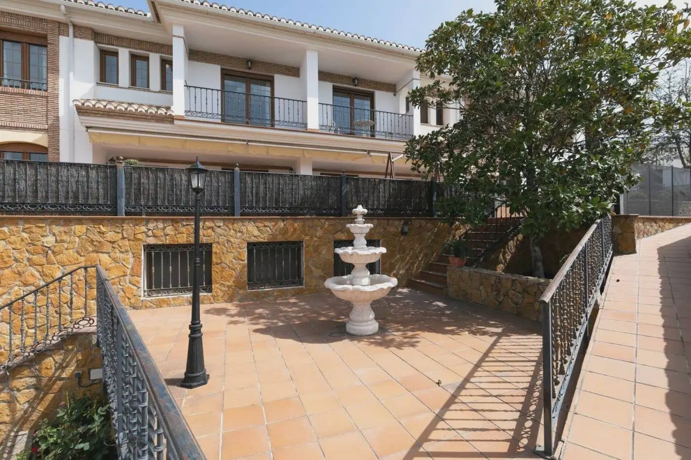 13 bedroom Semi-detached Villa for sale in Huetor Vega with pool garage - € 750,000 (Ref: 9837686)