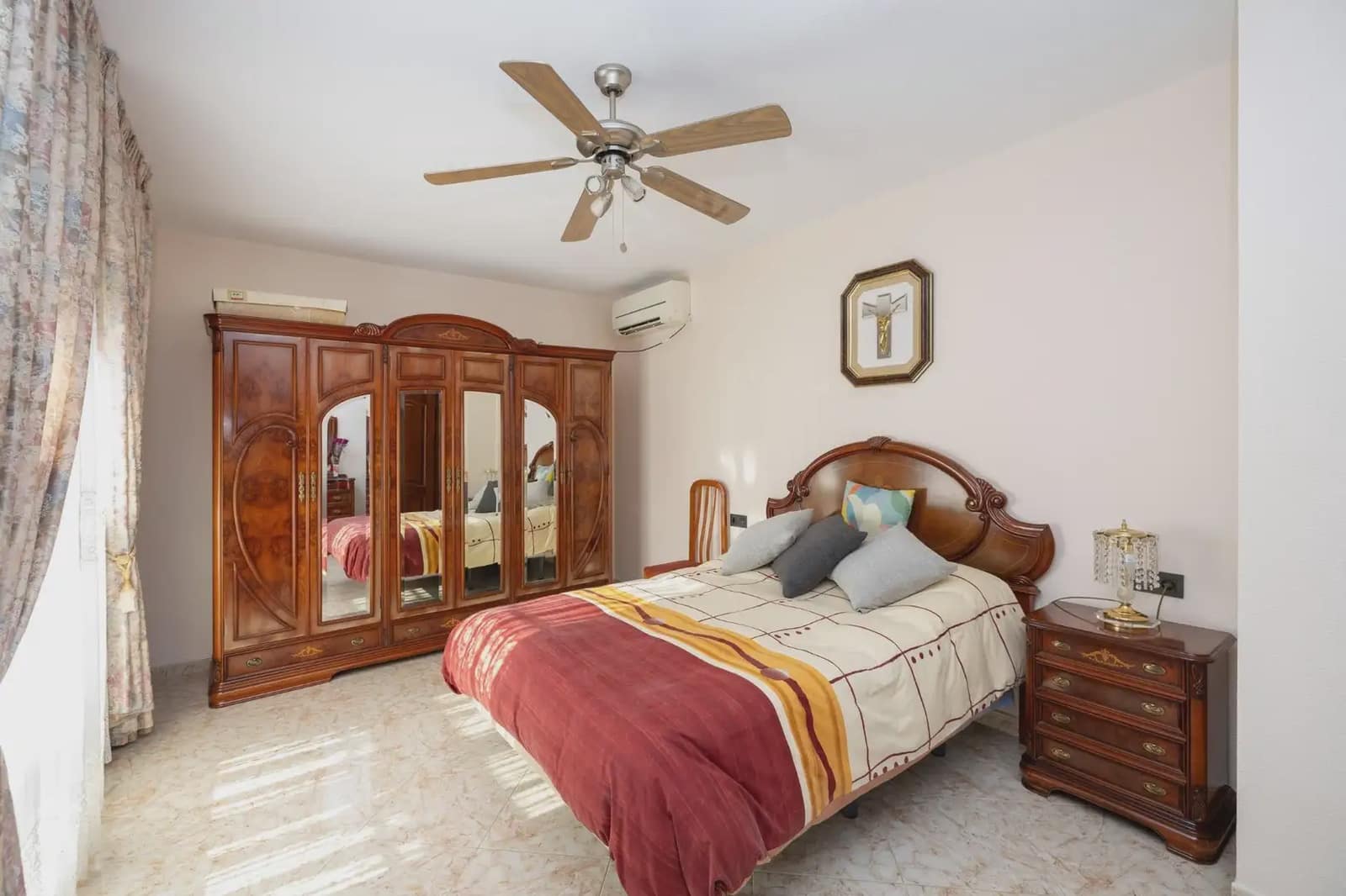 Moradia para venda em Cullar Vega com piscina garagem - 350 000 € (Ref: 9837689)