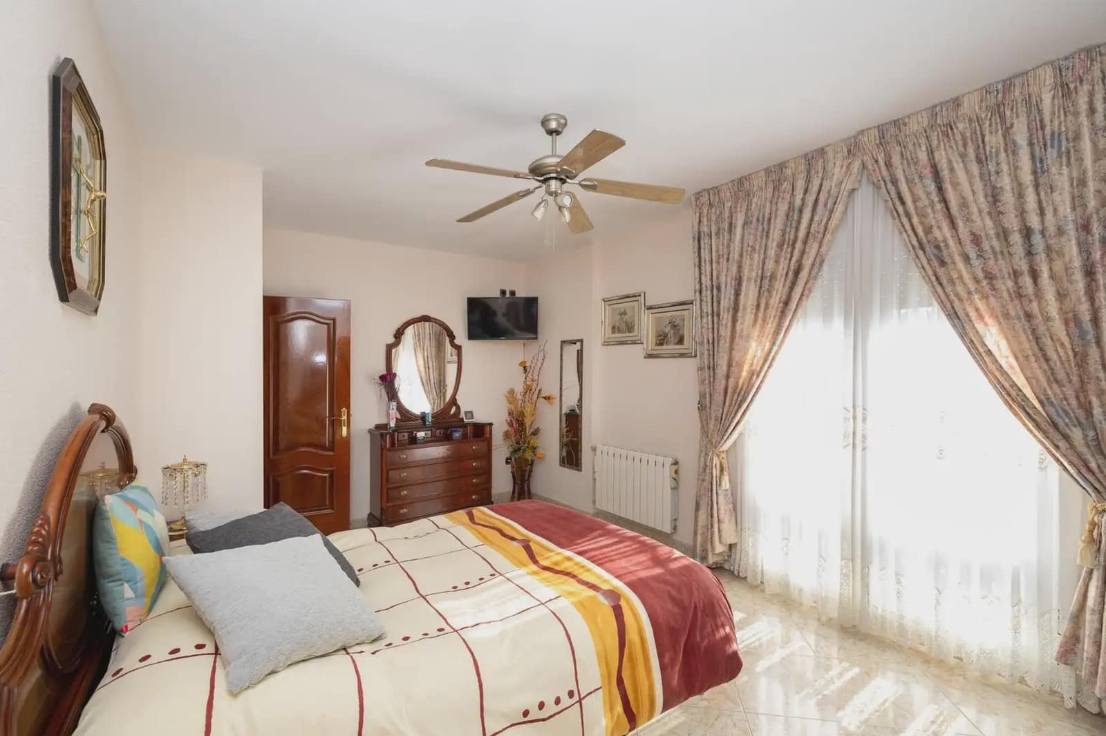 Moradia para venda em Cullar Vega com piscina garagem - 350 000 € (Ref: 9837689)