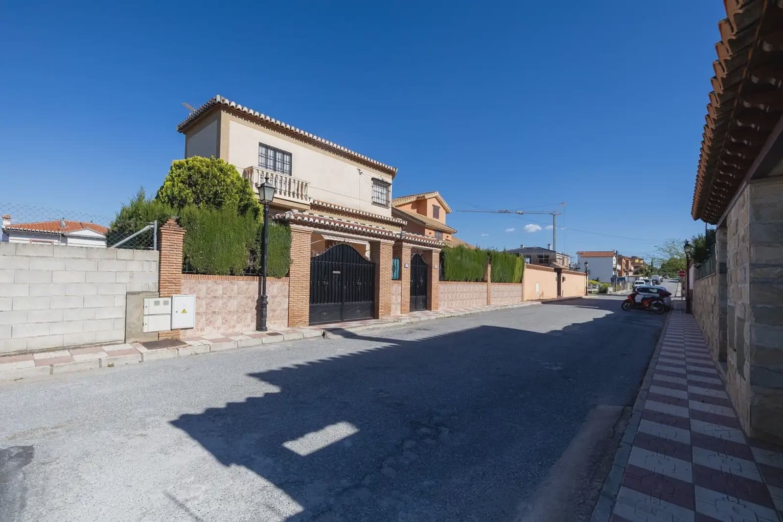 Moradia para venda em Cullar Vega com piscina garagem - 350 000 € (Ref: 9837689)
