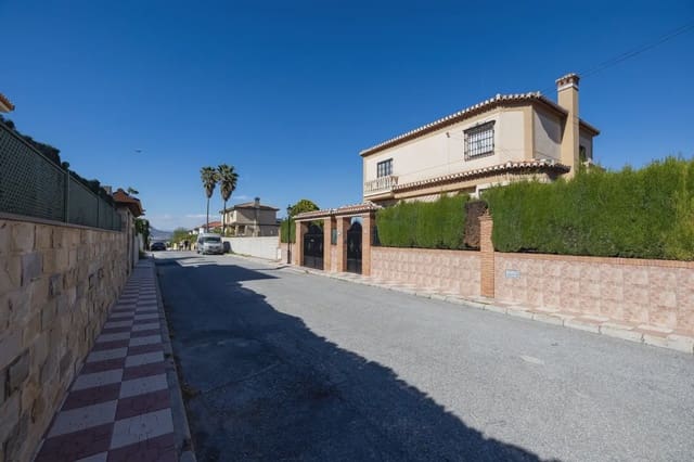 Moradia para venda em Cúllar Vega com piscina garagem - 350 000 € (Ref: 9837689)