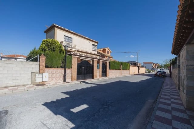 Moradia para venda em Cúllar Vega com piscina garagem - 350 000 € (Ref: 9837689)
