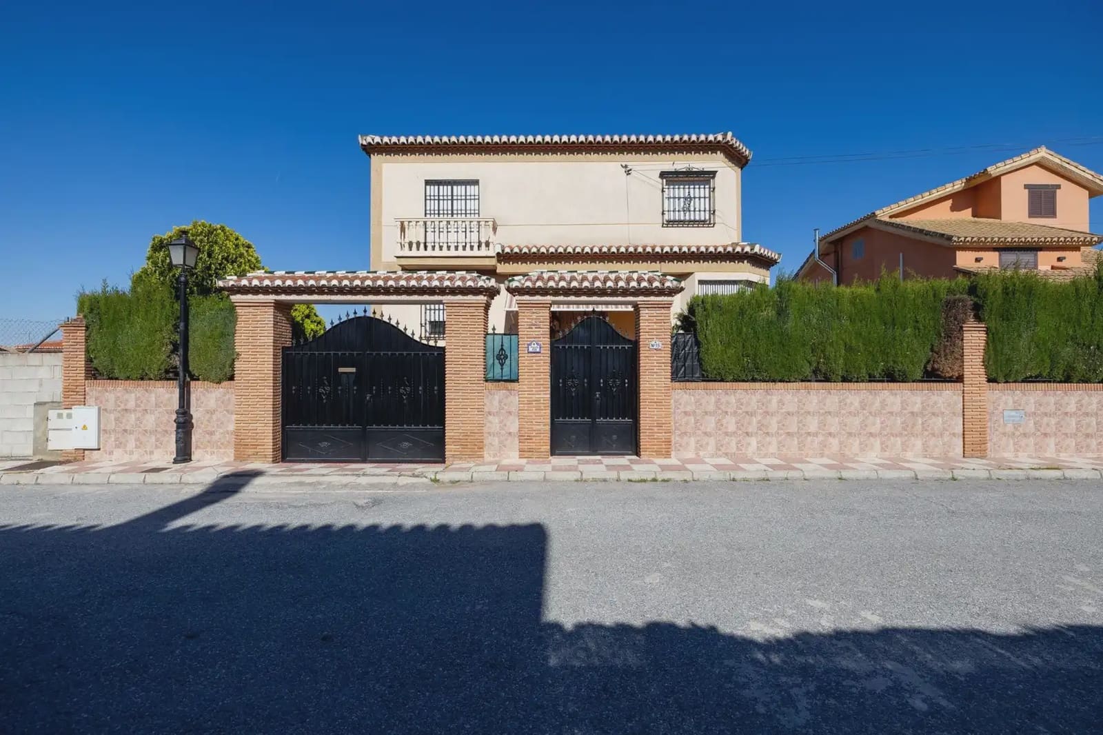 Moradia para venda em Cullar Vega com piscina garagem - 350 000 € (Ref: 9837689)