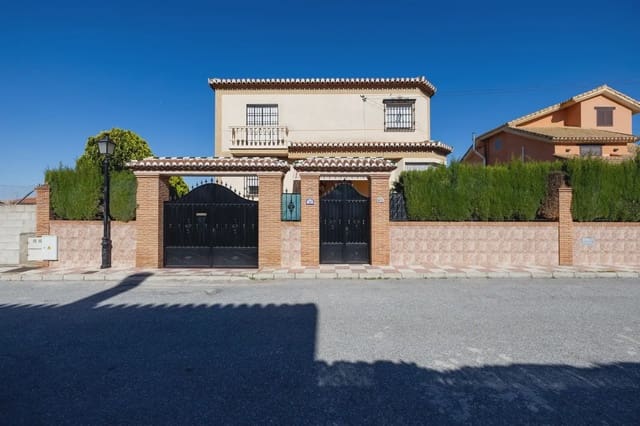 Moradia para venda em Cúllar Vega com piscina garagem - 350 000 € (Ref: 9837689)