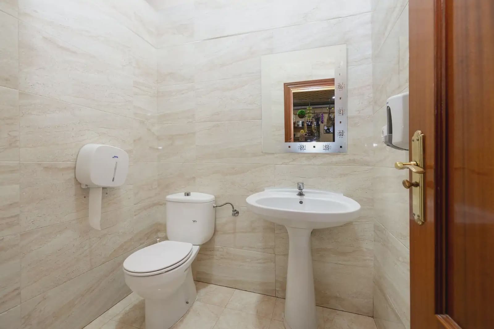 Gewerbe zu verkaufen in Gobernador - 950.000 € (Ref: 9837690)