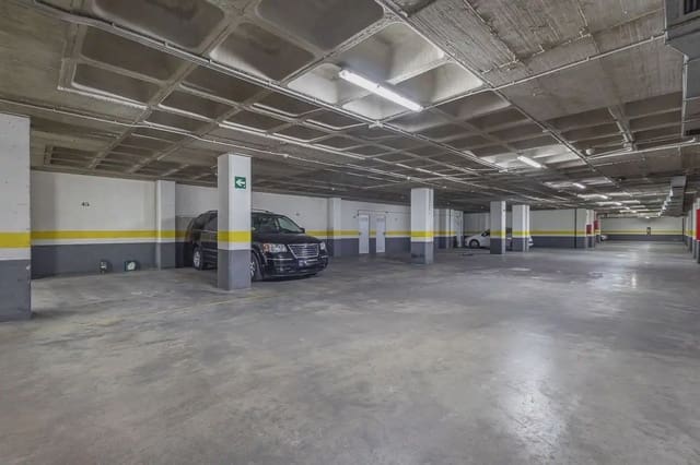 Garage for sale in Pajaritos - Plaza de Toros, Granada city - € 35,000 (Ref: 9837692)