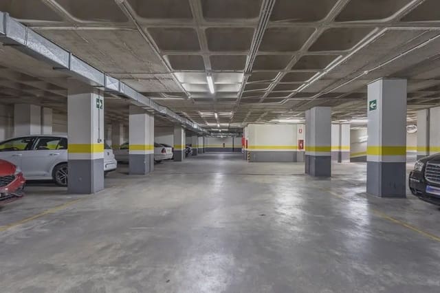 Garage for sale in Pajaritos - Plaza de Toros, Granada city - € 35,000 (Ref: 9837692)