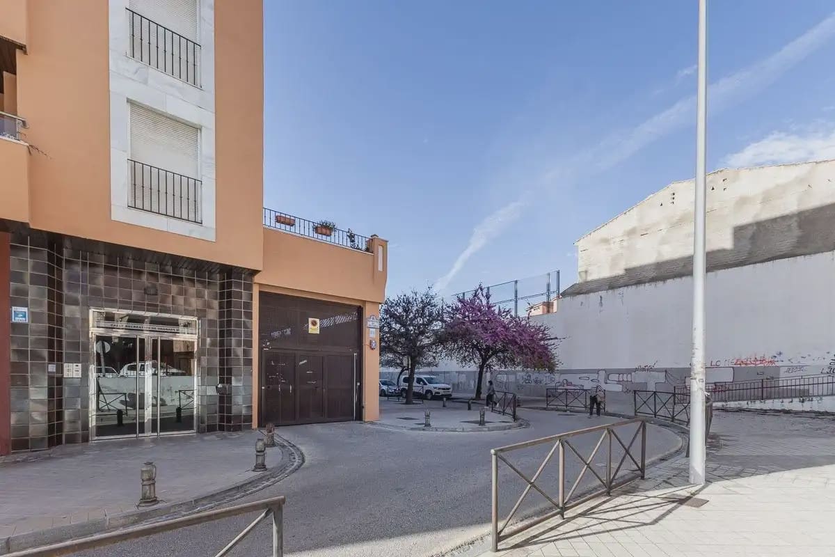 Garage for sale in Granada city - € 35,000 (Ref: 9837692)