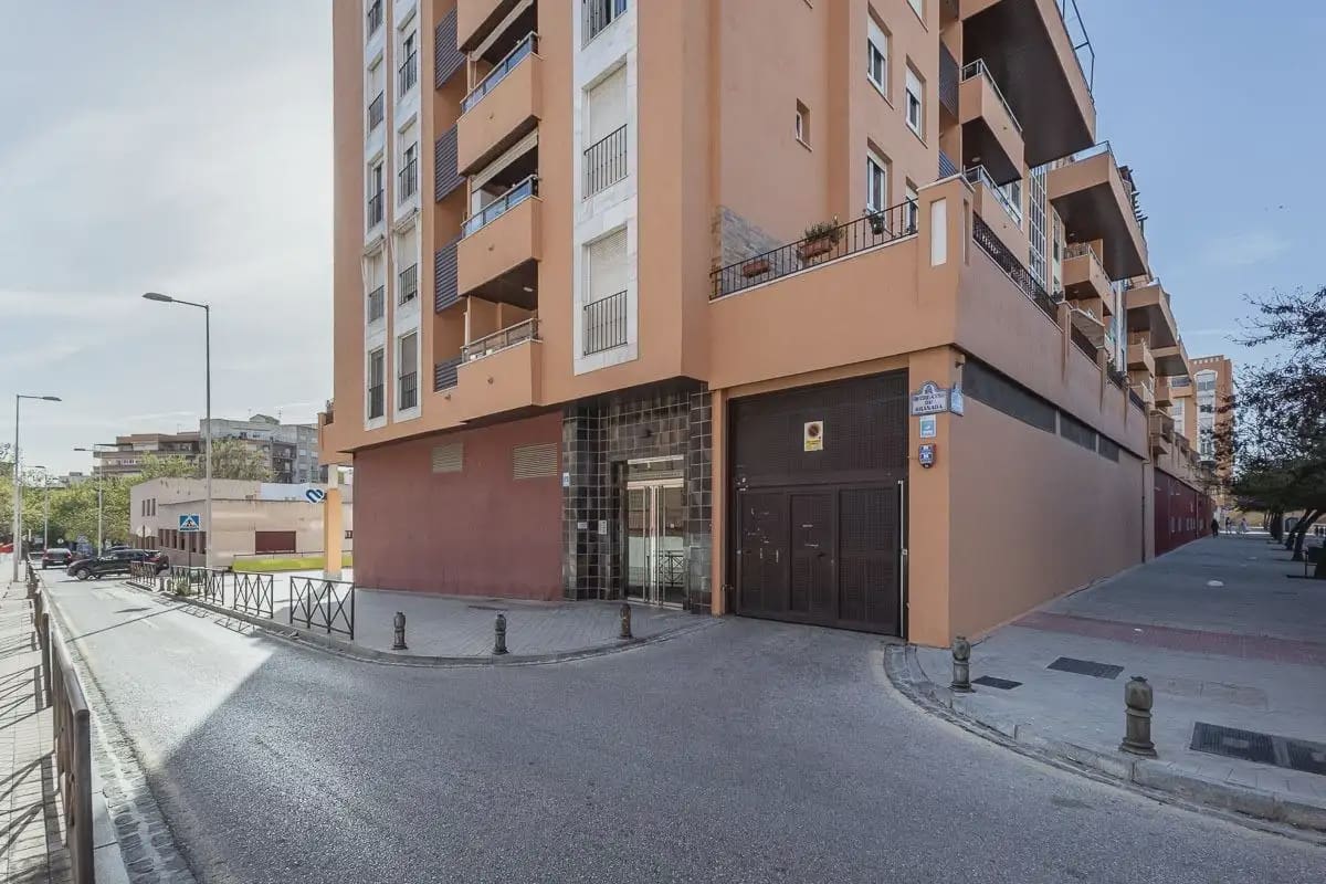 Garage for sale in Granada city - € 35,000 (Ref: 9837692)