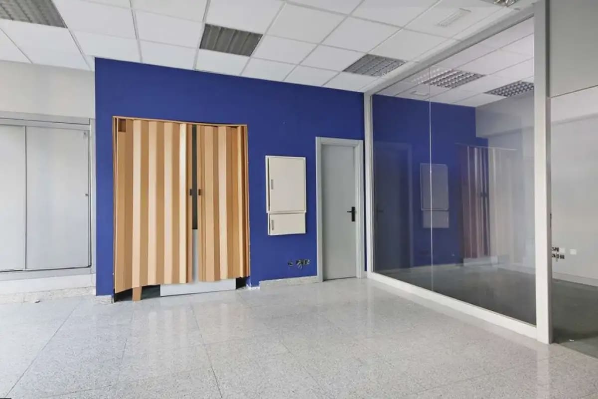 Commercial for rent in Granada city - € 700 (Ref: 9837693)