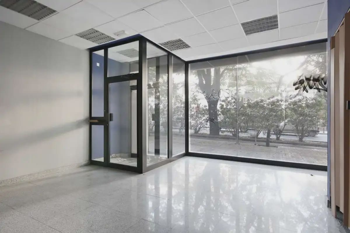 Commercial for rent in Granada city - € 700 (Ref: 9837693)