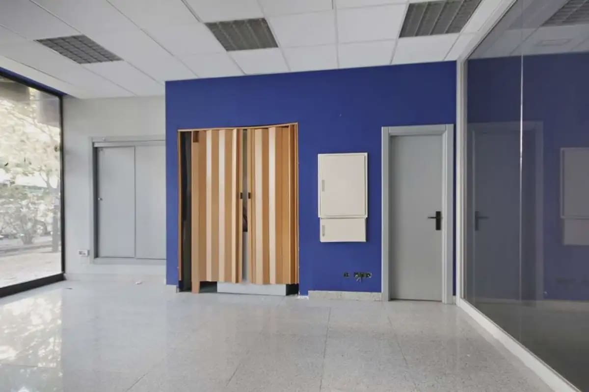 Commercial for rent in Granada city - € 700 (Ref: 9837693)