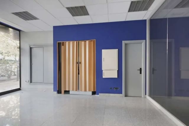 Commercial for rent in Pedanias de Granada, Granada city - € 700 (Ref: 9837693)