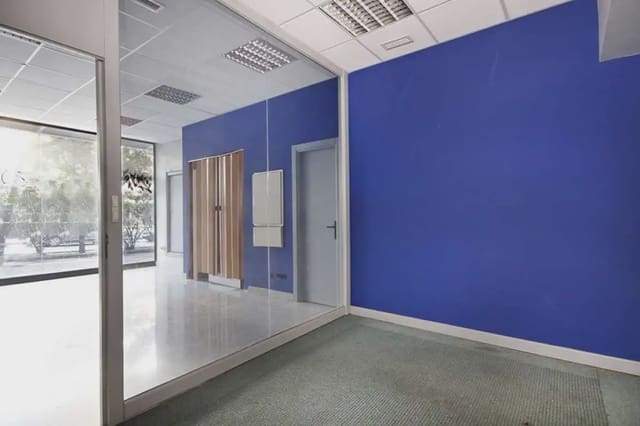 Commercial for rent in Pedanias de Granada, Granada city - € 700 (Ref: 9837693)