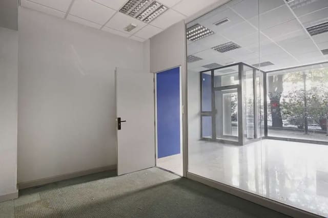 Commercial for rent in Pedanias de Granada, Granada city - € 700 (Ref: 9837693)