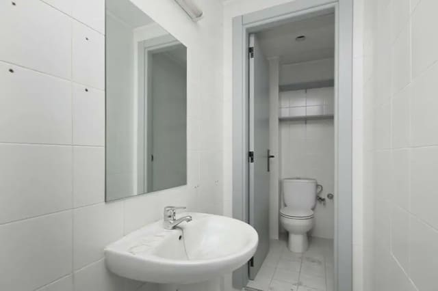 Commercial for rent in Pedanias de Granada, Granada city - € 700 (Ref: 9837693)