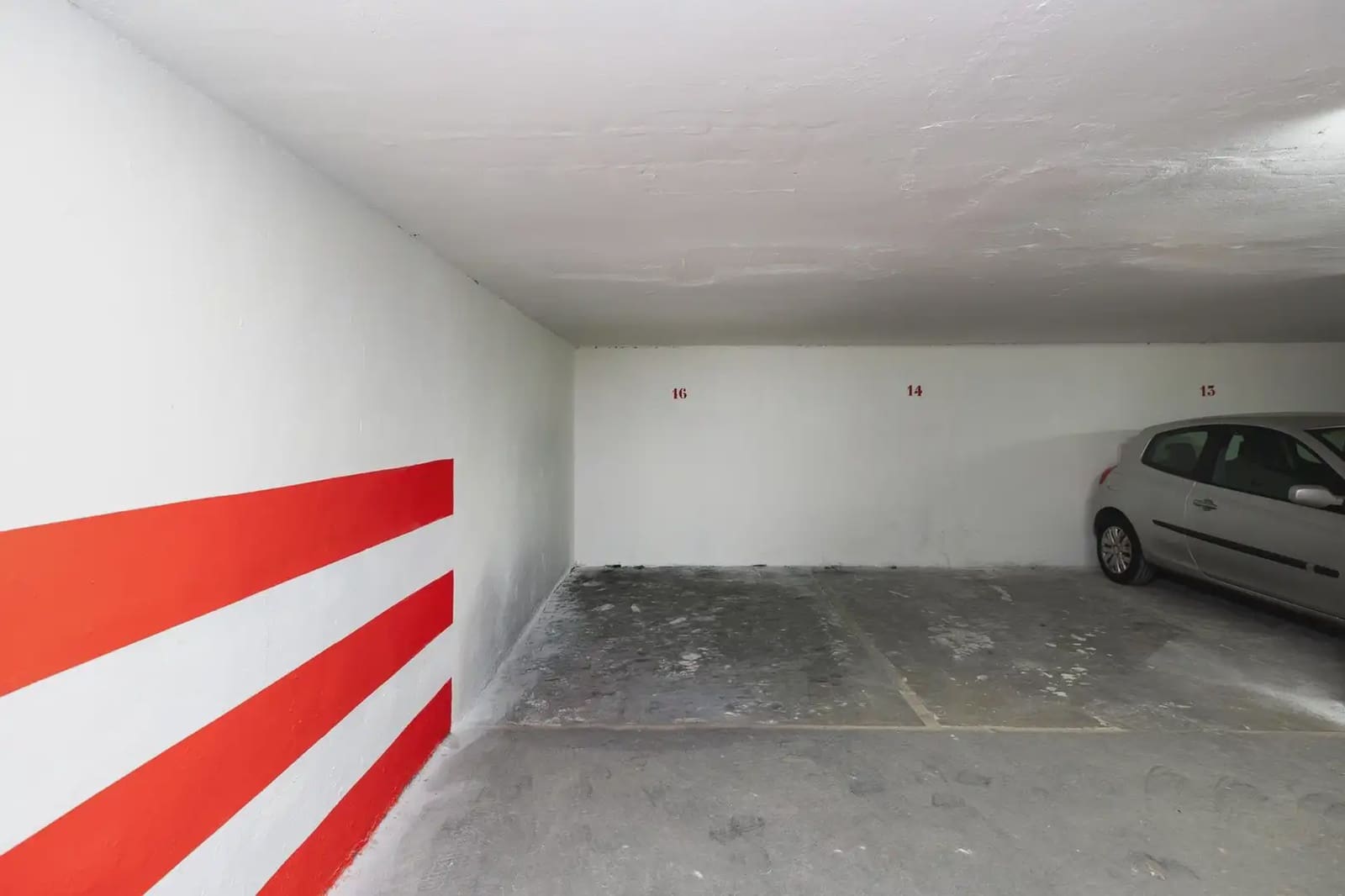 Garage for sale in Granada city - € 19,000 (Ref: 9837696)