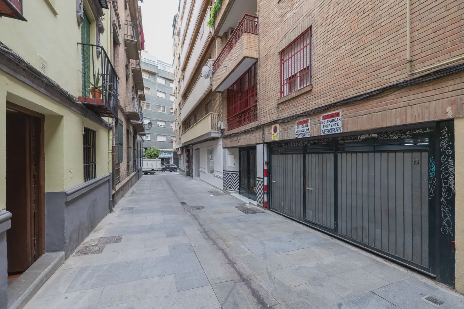 Garage for sale in Granada city - € 19,000 (Ref: 9837696)