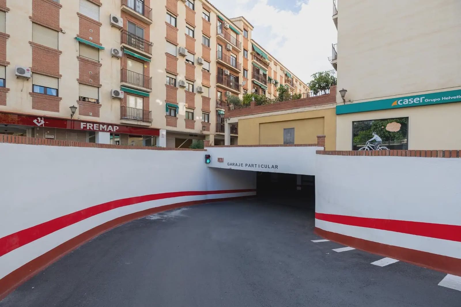 Garage for sale in Granada city - € 29,999 (Ref: 9837697)