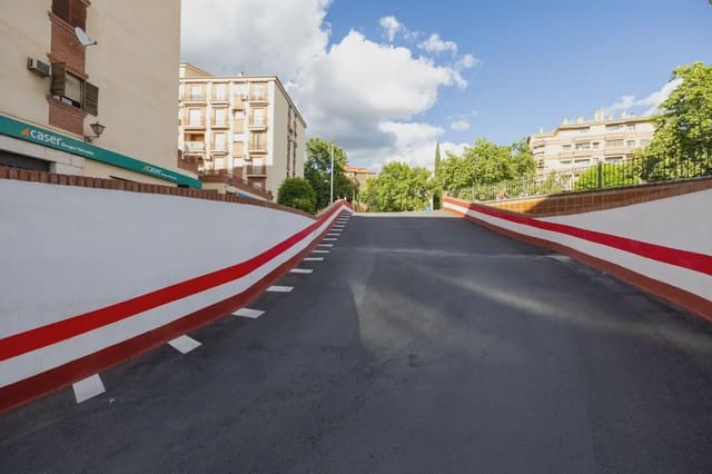 Garage for sale in Figares, Granada city - € 29,999 (Ref: 9837697)