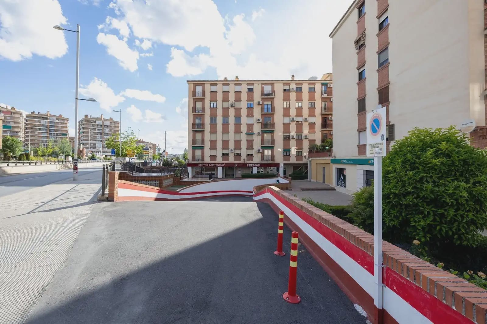 Garage for sale in Granada city - € 29,999 (Ref: 9837697)