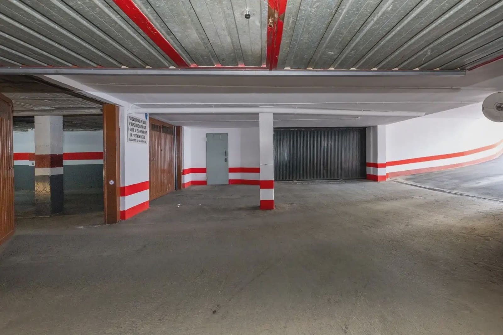 Garage for sale in Granada city - € 29,999 (Ref: 9837697)