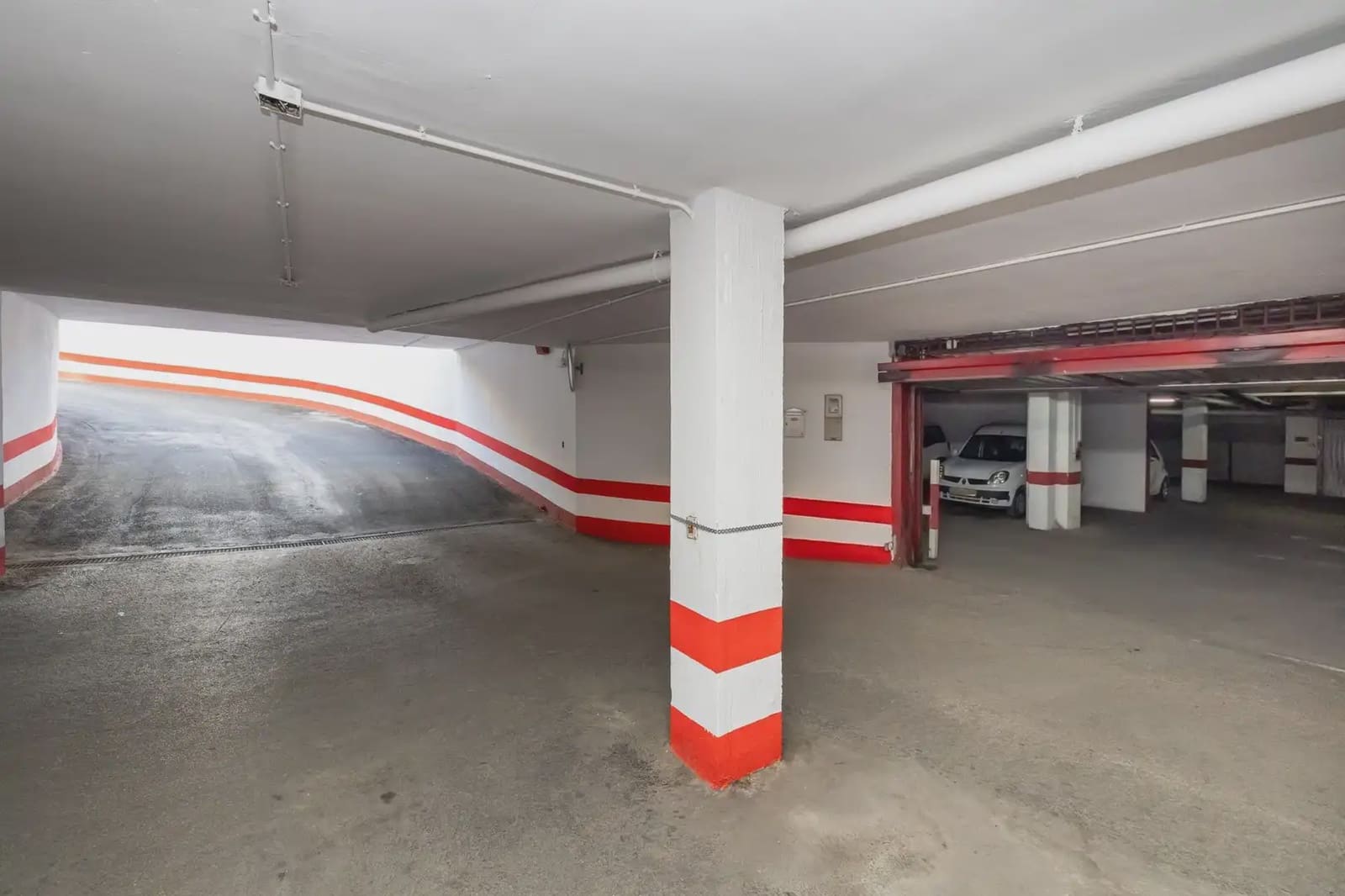 Garage for sale in Granada city - € 29,999 (Ref: 9837697)