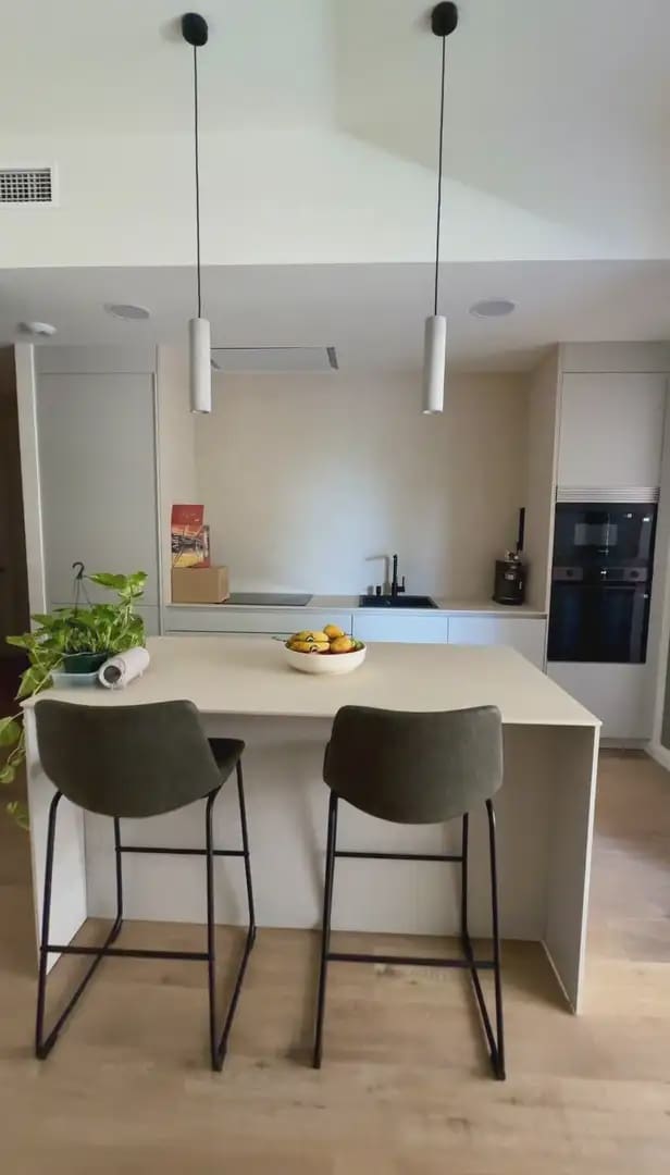 Piso de 2 habitaciones en Granada ciudad en alquiler con piscina garaje - 1.200 € (Ref: 9837698)