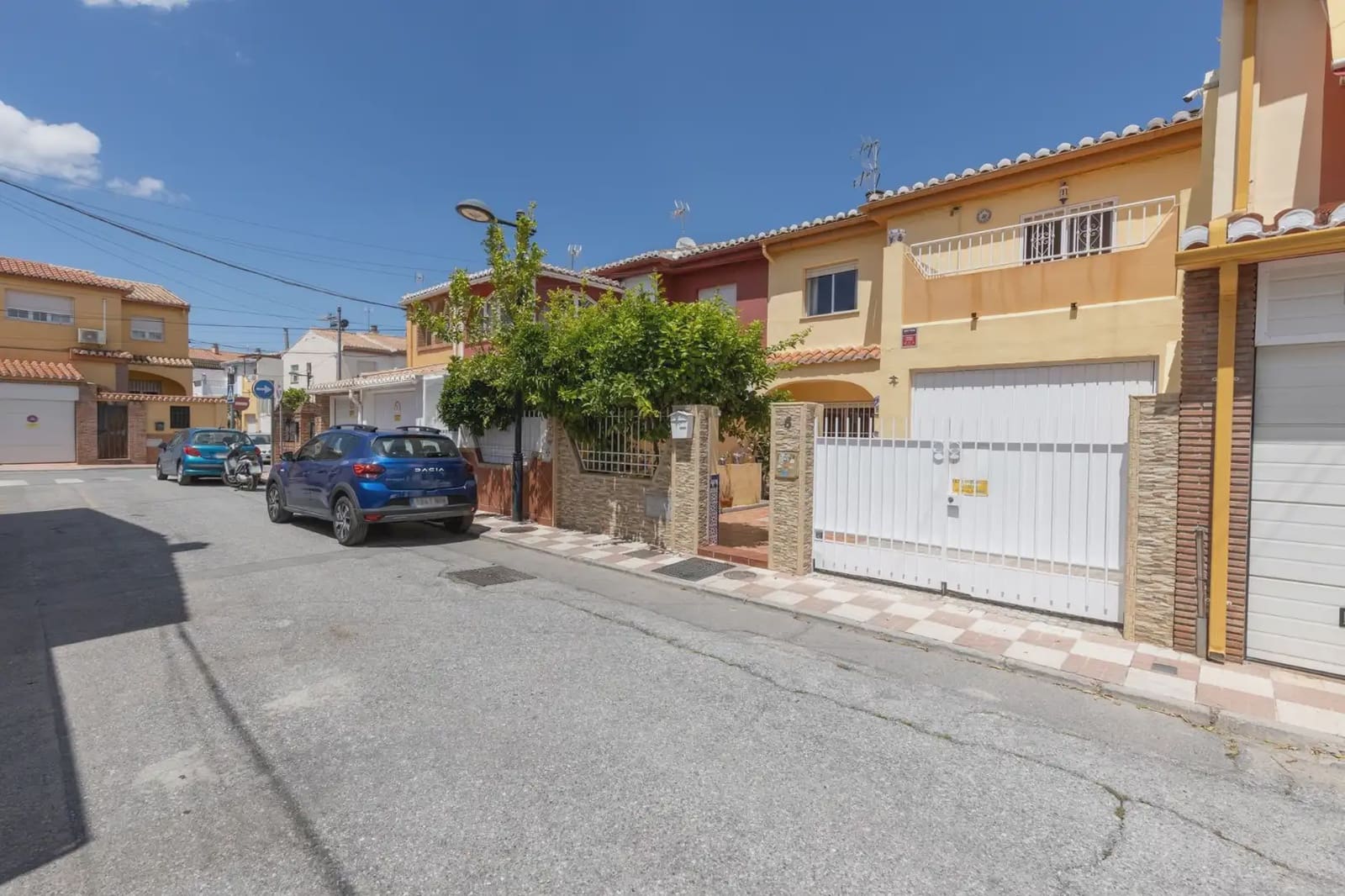 4 bedroom Terraced Villa for sale in Armilla with garage - € 227,999 (Ref: 9840023)