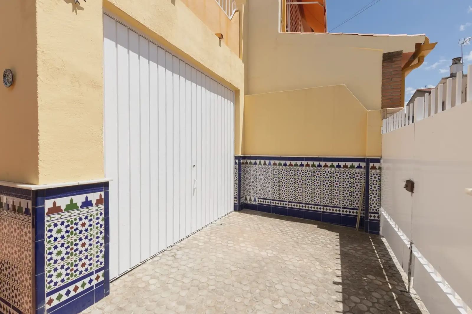 4 bedroom Terraced Villa for sale in Armilla with garage - € 227,999 (Ref: 9840023)